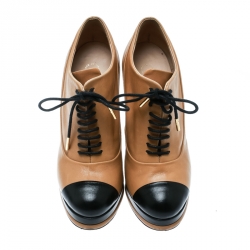 Pre Owned حذاء بوت كاحل شانيل نعل سميك غطاء مقدمة جلد وسويدي بني مقاس 38