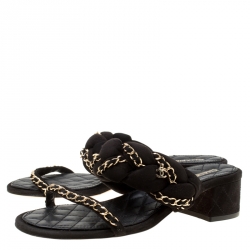 مملوكة مسبقًا Chanel Black Suede Chain Embellished Flat Slide Sandals Size 40.5