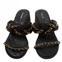 مملوكة مسبقًا Chanel Black Suede Chain Embellished Flat Slide Sandals Size 40.5