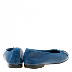 Pre Owned حذاء باليرينا فلات شانيل بمقدمة CC مزين بفيونكة جلد مزخرف مونوكرومي ميتاليك مقاس 36