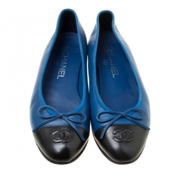 Pre Owned حذاء باليرينا فلات شانيل بمقدمة CC مزين بفيونكة جلد مزخرف مونوكرومي ميتاليك مقاس 36