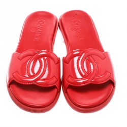 Pre Owned Chanel Red Patent Leather CC Slide Sandals Size 39.5