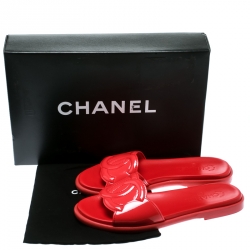 Pre Owned Chanel Red Patent Leather CC Slide Sandals Size 39.5