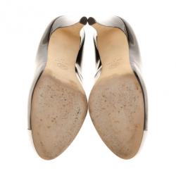 مملوكة مسبقًا Chanel Black & White Patent CC Cap Toe Pumps Size 37