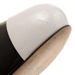 مملوكة مسبقًا Chanel Black & White Patent CC Cap Toe Pumps Size 37