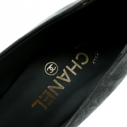 مملوكة مسبقًا حذاء كعب عالي شانيل نعل سميك غطاء مقدمة جلد وسويدي أسود/ رمادي مقاس 39.5