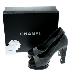 مملوكة مسبقًا حذاء كعب عالي شانيل نعل سميك غطاء مقدمة جلد وسويدي أسود/ رمادي مقاس 39.5