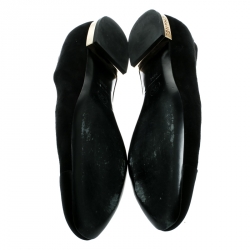 مملوكة مسبقًا حذاء فلات باليه شانيل غطاء مقدمة ساتان مع جلد سويدي أسود م قاس 38.5