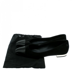 مملوكة مسبقًا حذاء فلات باليه شانيل غطاء مقدمة ساتان مع جلد سويدي أسود مقاس 38.5