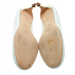 Pre Owned حذاء كعب عالي شانيل CC غطاء مقدمة جلد مبطن أبيض مقاس 35