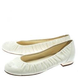 Pre Owned Chanel White Leather Ruched Trim CC Cap Toe Ballet Flats Size 38.5