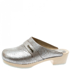 Pre Owned حذاء كلوغ شانيل خشبي جلد مشقق فضي ميتالك مقاس 38