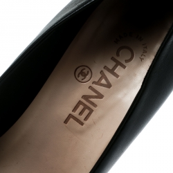 مملوكة مسبقًا حذاء كعب عالي شانيل نعل سميك غطاء مقدمة CC جلد أسود مقاس 38.5