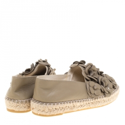 مملوكة مسبقًا حذاء إسبادريلز شانيل كامليا CC سويدي أسود مقاس 41