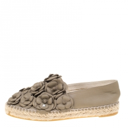 مملوكة مسبقًا حذاء إسبادريلز شانيل كامليا CC سويدي أسود مقاس 41