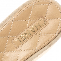 Pre Owned صندل سلايد فلات شانيل سويدي أسود بسلسلة مزخرف مقاس 38.5