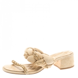 Pre Owned صندل سلايد فلات شانيل سويدي أسود بسلسلة مزخرف مقاس 38.5