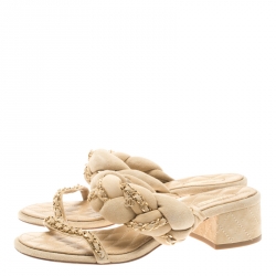 Pre Owned صندل سلايد فلات شانيل سويدي أسود بسلسلة مزخرف مقاس 38.5