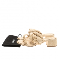 Pre Owned صندل سلايد فلات شانيل سويدي أسود بسلسلة مزخرف مقاس 38.5