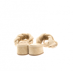 Pre Owned صندل سلايد فلات شانيل سويدي أسود بسلسلة مزخرف مقاس 38.5