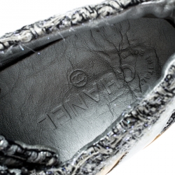 مملوكة مسبقًا حذاء رياضي شانيل تويد وجلد ميتاليك مقاس 39