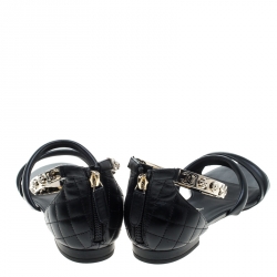 Pre Owned صندل شانيل جلد أسود مبطن بحلية مزخرفة مقاس 39