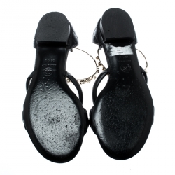 Pre Owned صندل شانيل جلد أسود مبطن بحلية مزخرفة مقاس 39