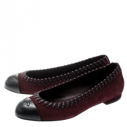 Pre Owned حذاء فلات باليه شانيل غطاء مقدمة CC جلد وسويدي عنابي مقاس 37.5