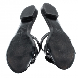 مملوكة مسبقًا صندل إصبع سلايد شانيل كاميليا CC مزخرف جلد أسود مقاس 39