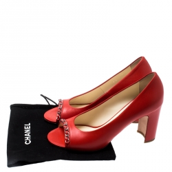 مملوكة مسبقًا حذاء كعب عالي شانيل كعب عريض مقدمة مفتوحة تفاصيل سلسلة جلد حمراء مقاس 38