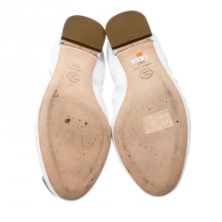 Pre Owned حذاء باليرينا فلات شانيل جلد حلية كاميليا أبيض مقاس 38