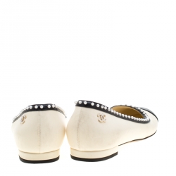 مملوكة مسبقًا Chanel Monochrome Leather Pearl Embellished Cap Toe Ballet Flats Size 39.5