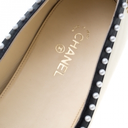 مملوكة مسبقًا Chanel Monochrome Leather Pearl Embellished Cap Toe Ballet Flats Size 39.5