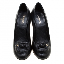 مملوكة مسبقًا حذاء كعب عالي شانيل CC كاميليا جلد أسود 40