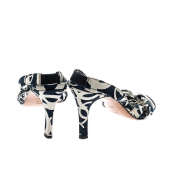 Pre Owned صندل شانيل سيور متعاكسة كعب مفتوح طانفاس مطبوع أبيض / أزرق مقاس 39.5