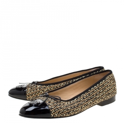 مملوكة مسبقًا Chanel Tricolor Raffia And Black Patent Leather CC Cap Toe Ballet Flats Size 39.5