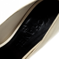 مملوكة مسبقًا Chanel Black/Cream Leather Peep Toe Pumps Size 37