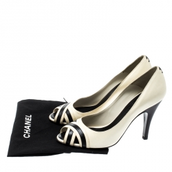 مملوكة مسبقًا Chanel Black/Cream Leather Peep Toe Pumps Size 37