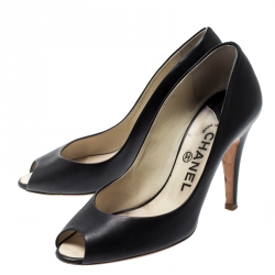 مملوكة مسبقًا Chanel Black Leather Peep Toe CC Pumps Size 37