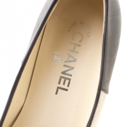 مملوكة مسبقًا حذاء فلات باليه شانيل غطاء مقدمة فيونكة جلد رمادي وكانفاس بيج رمادي مقاس 38