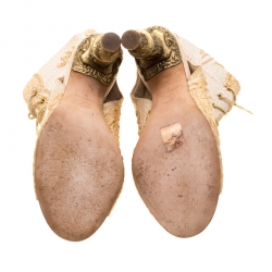 Pre Owned  حذاء بوت كاحل شانيل  قصة قماش بروكيد ذهبي ميتالك مقاس 39