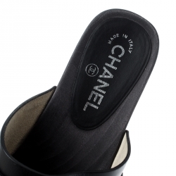 مملوكة مسبقًا حذاء كلوغ شانيل نعل سميك كعب خشب جلد أسود مقاس 39.5