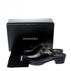 مملوكة مسبقًا حذاء كلوغ شانيل نعل سميك كعب خشب جلد أسود مقاس 39.5