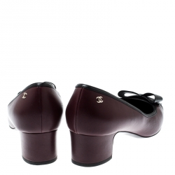 مملوكة مسبقًا Chanel Burgundy Leather Bow Embellished Pumps Size 41.5