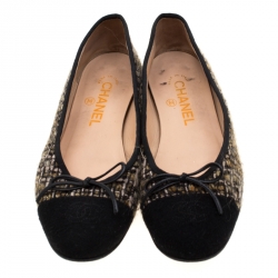 Pre Owned حذاء فلات باليه شانيل فيونكة CC قماش تويد لونين مقاس 38.5