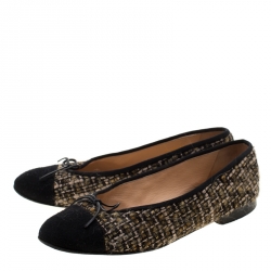 Pre Owned حذاء فلات باليه شانيل فيونكة CC قماش تويد لونين مقاس 38.5