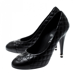 مملوكة مسبقًا Chanel Black Quilted Leather CC Cap Toe Pumps Size 39.5