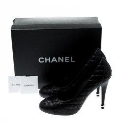 مملوكة مسبقًا Chanel Black Quilted Leather CC Cap Toe Pumps Size 39.5