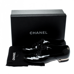 Pre Owned Chanel Black Patent Leather Pearl Embellished Lace Up Oxford Size 37.5