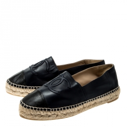 مملوكة مسبقًا Chanel Blue/Black Leather CC Cap Toe Espadrilles Size 37